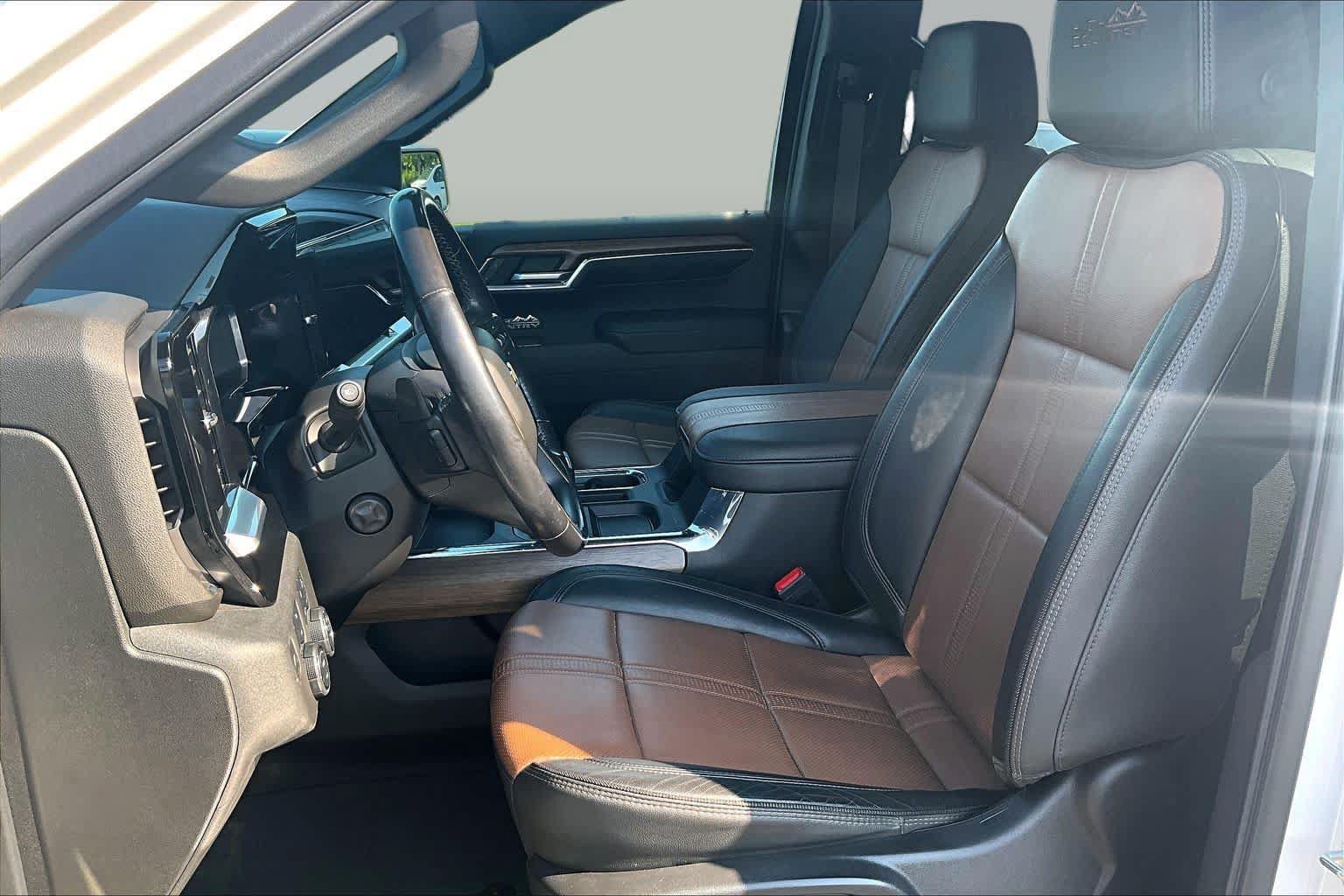 Used 2023 Chevrolet Silverado 1500 High Country w/ High Country Premium Package AWD/4WD image 7