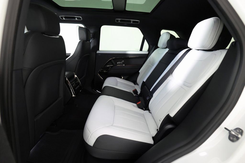 Used 2025 Land Rover Range Rover Sport Dynamic SE image 14