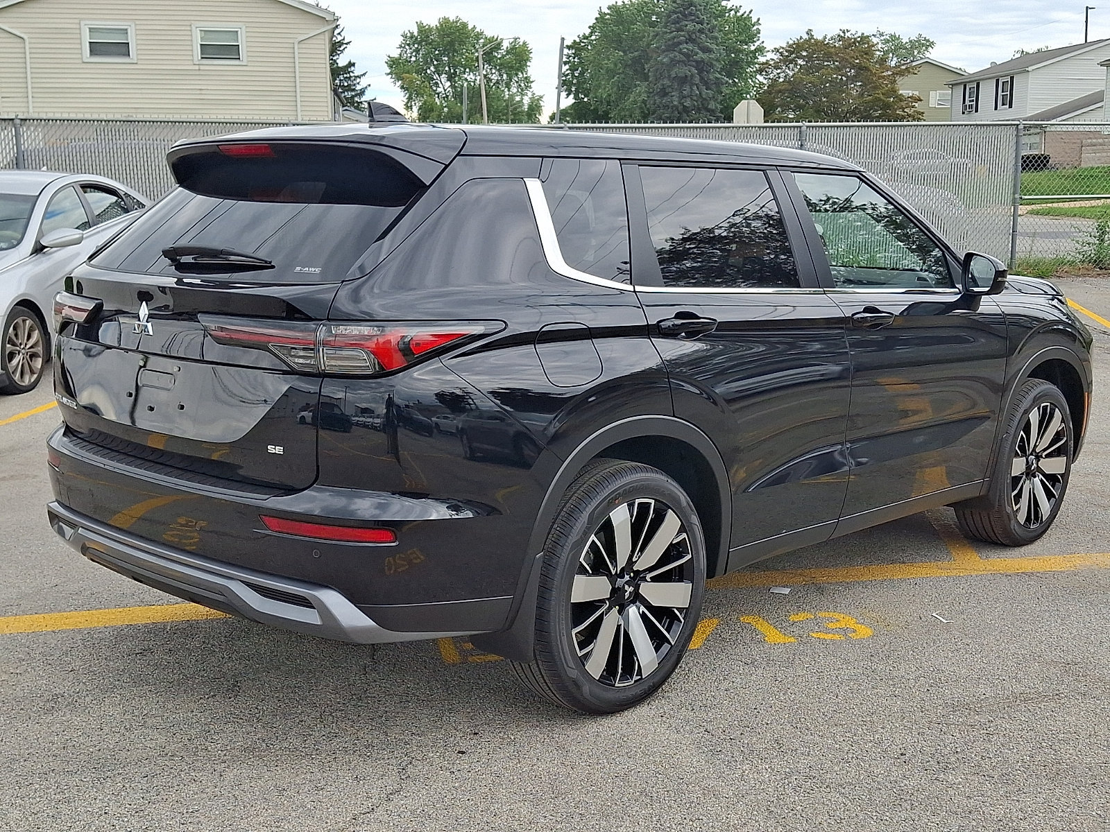 New 2026 Mitsubishi Outlander SE AWD/4WD image 3