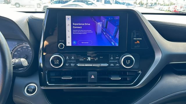 Used 2024 Toyota Highlander LE FWD image 20