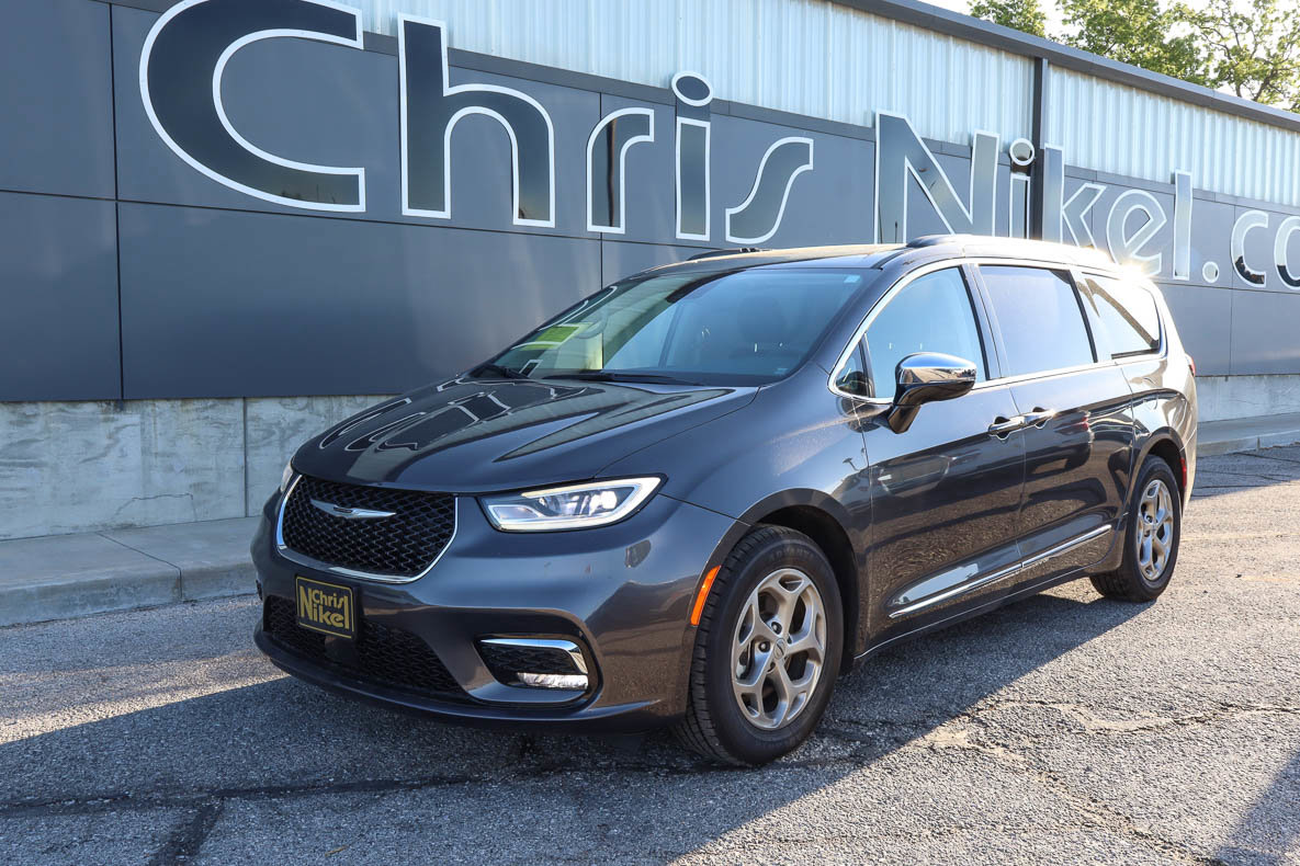Used 2023 Chrysler Pacifica Limited