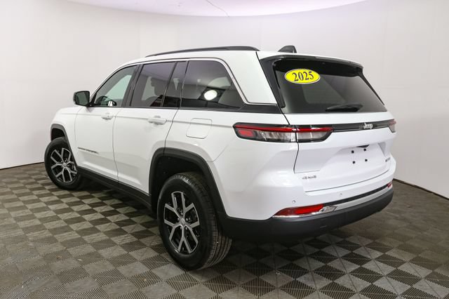 Used 2025 Jeep Grand Cherokee Limited AWD/4WD image 7