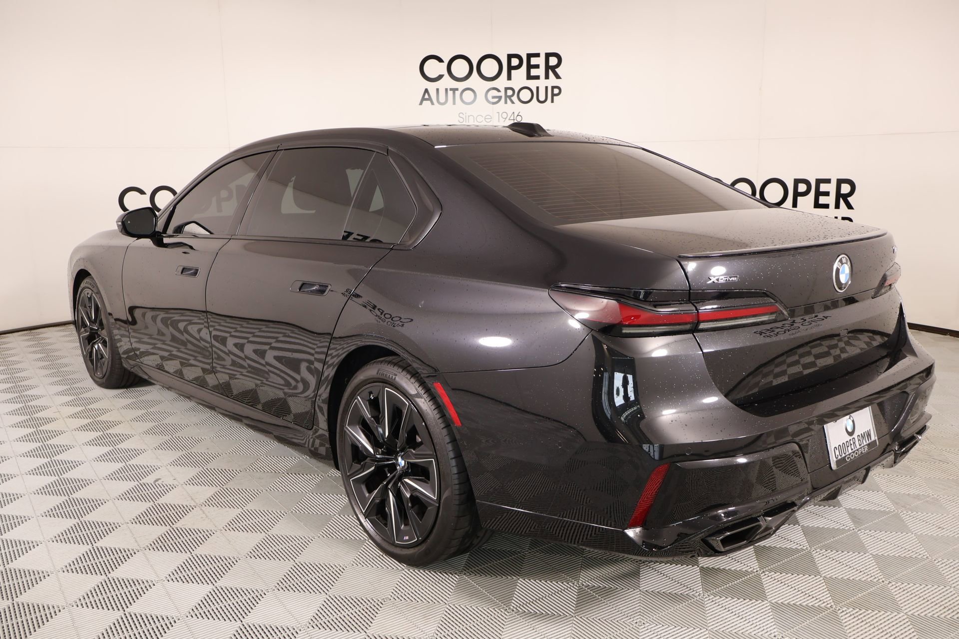 Used 2023 BMW 760i xDrive w/ Luxury Rear Seating Package AWD/4WD image 25