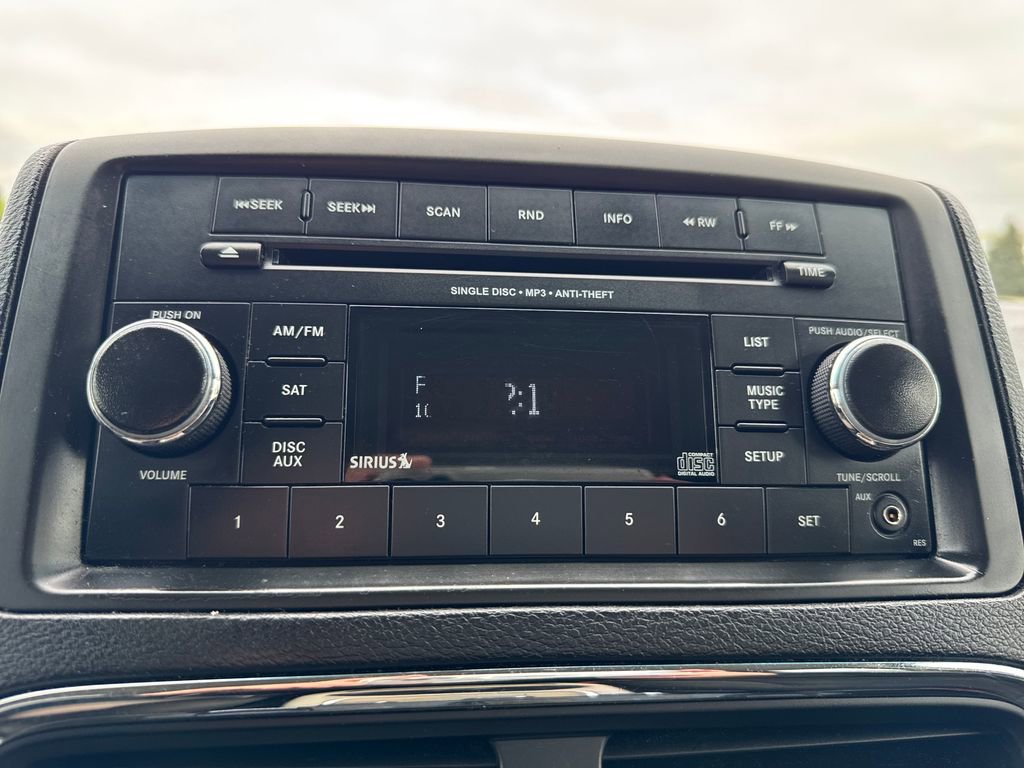 Used 2015 Dodge Grand Caravan SXT FWD image 18