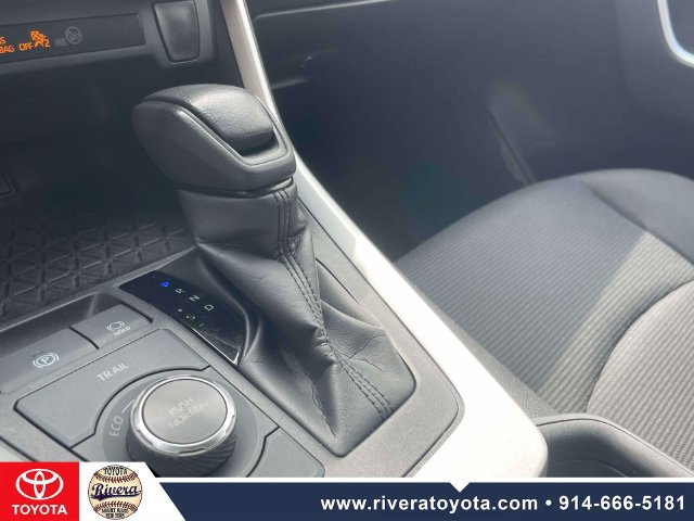 Used 2024 Toyota RAV4 LE AWD/4WD image 30