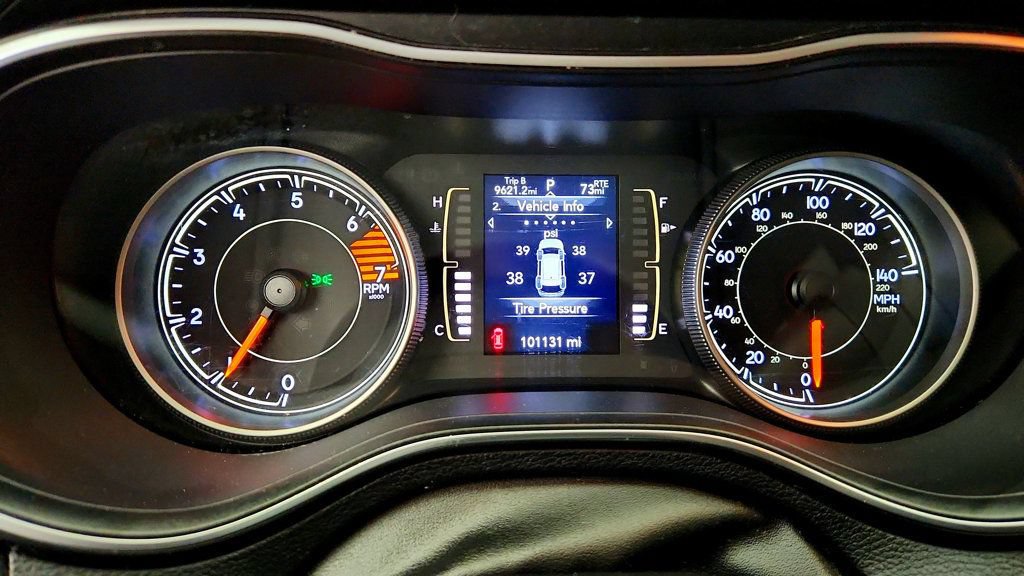 Used 2019 Jeep Cherokee Latitude w/ Cold Weather Group FWD image 14