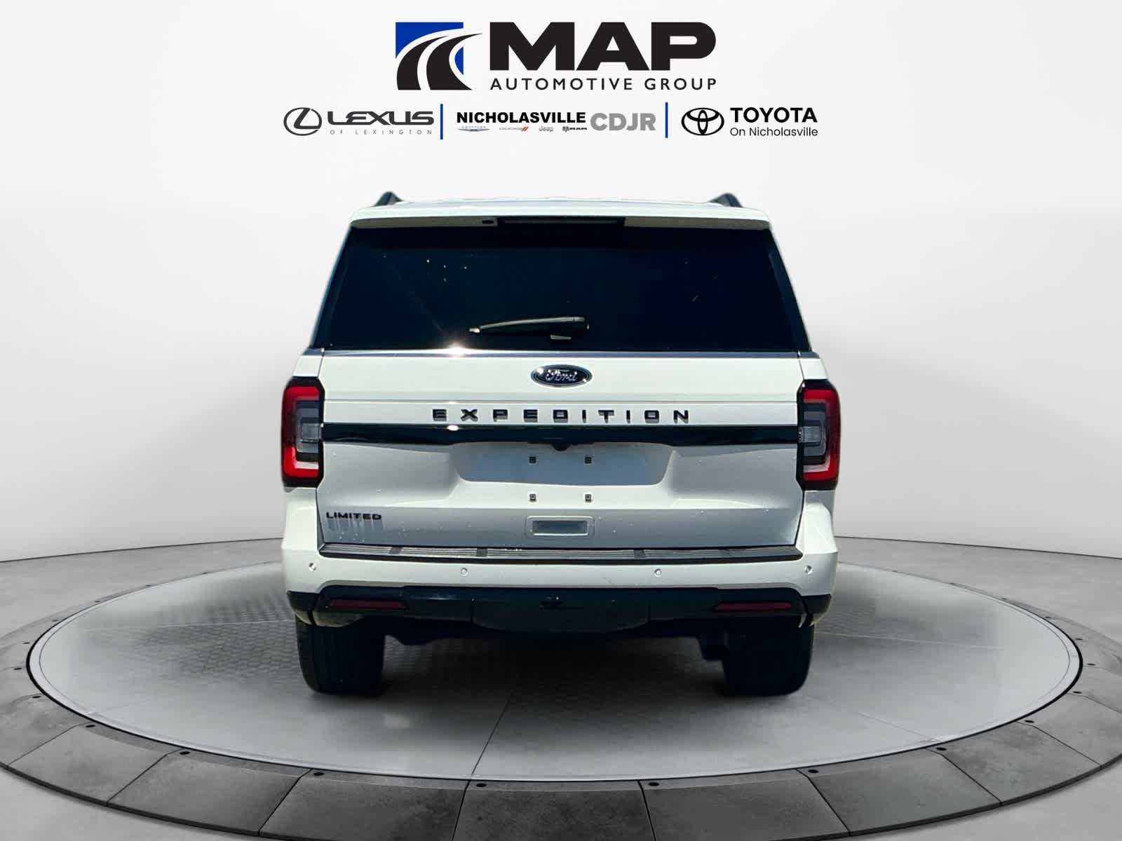 Used 2023 Ford Expedition Limited AWD/4WD image 4