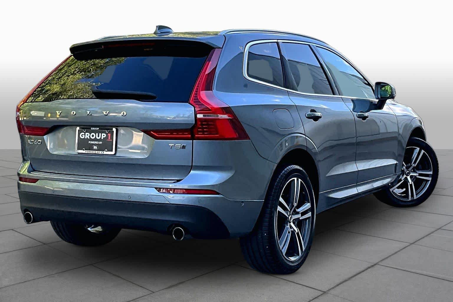 Used 2019 Volvo XC60 T5 Momentum w/ Multimedia Package AWD/4WD image 12