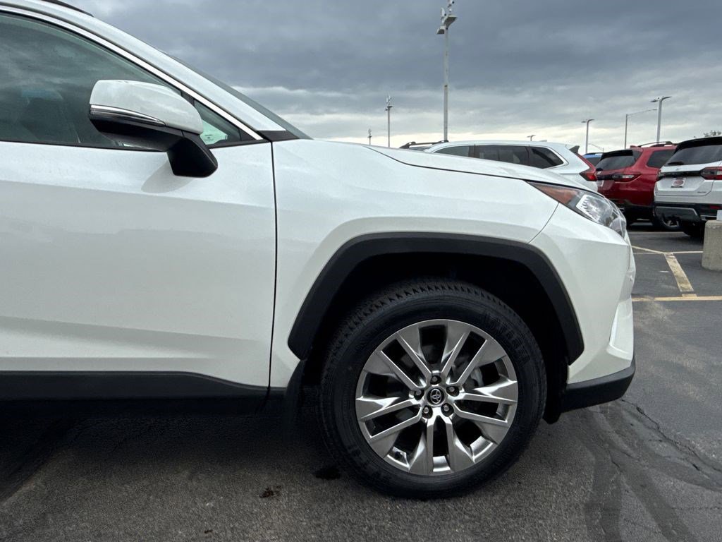 Used 2021 Toyota RAV4 XLE Premium AWD/4WD image 15