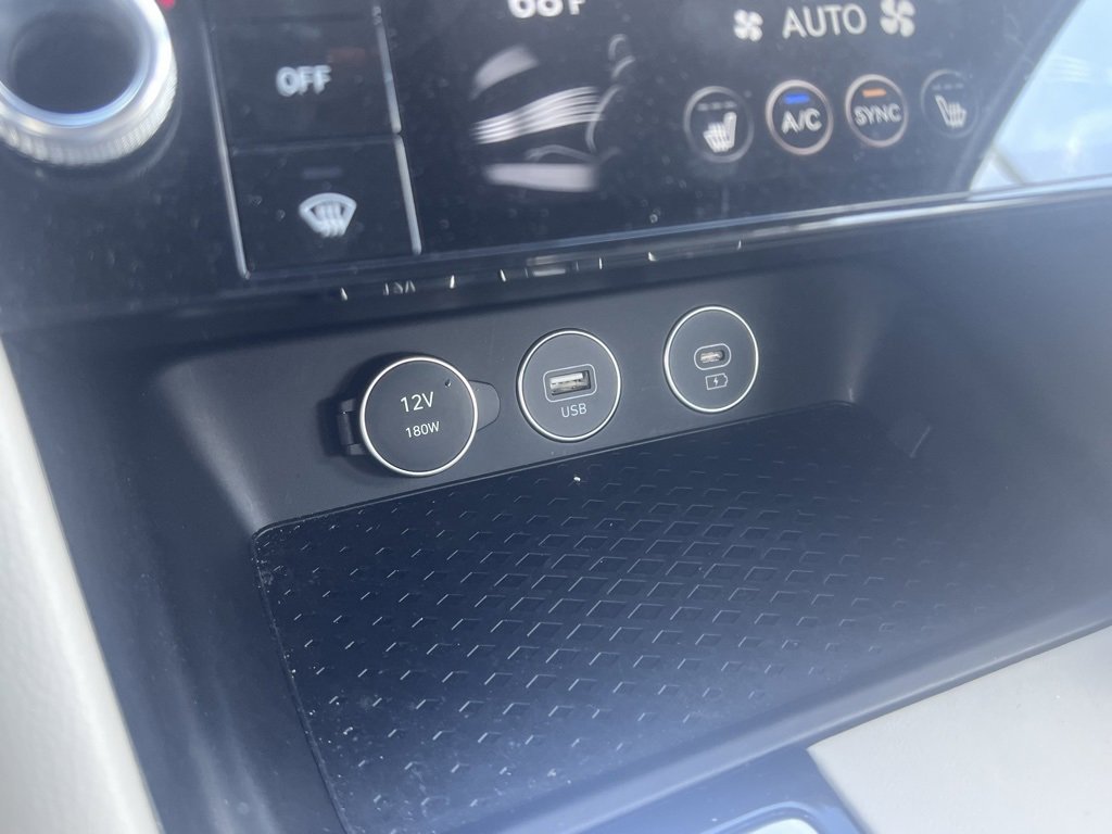 Used 2025 Genesis G70 2.5T image 21