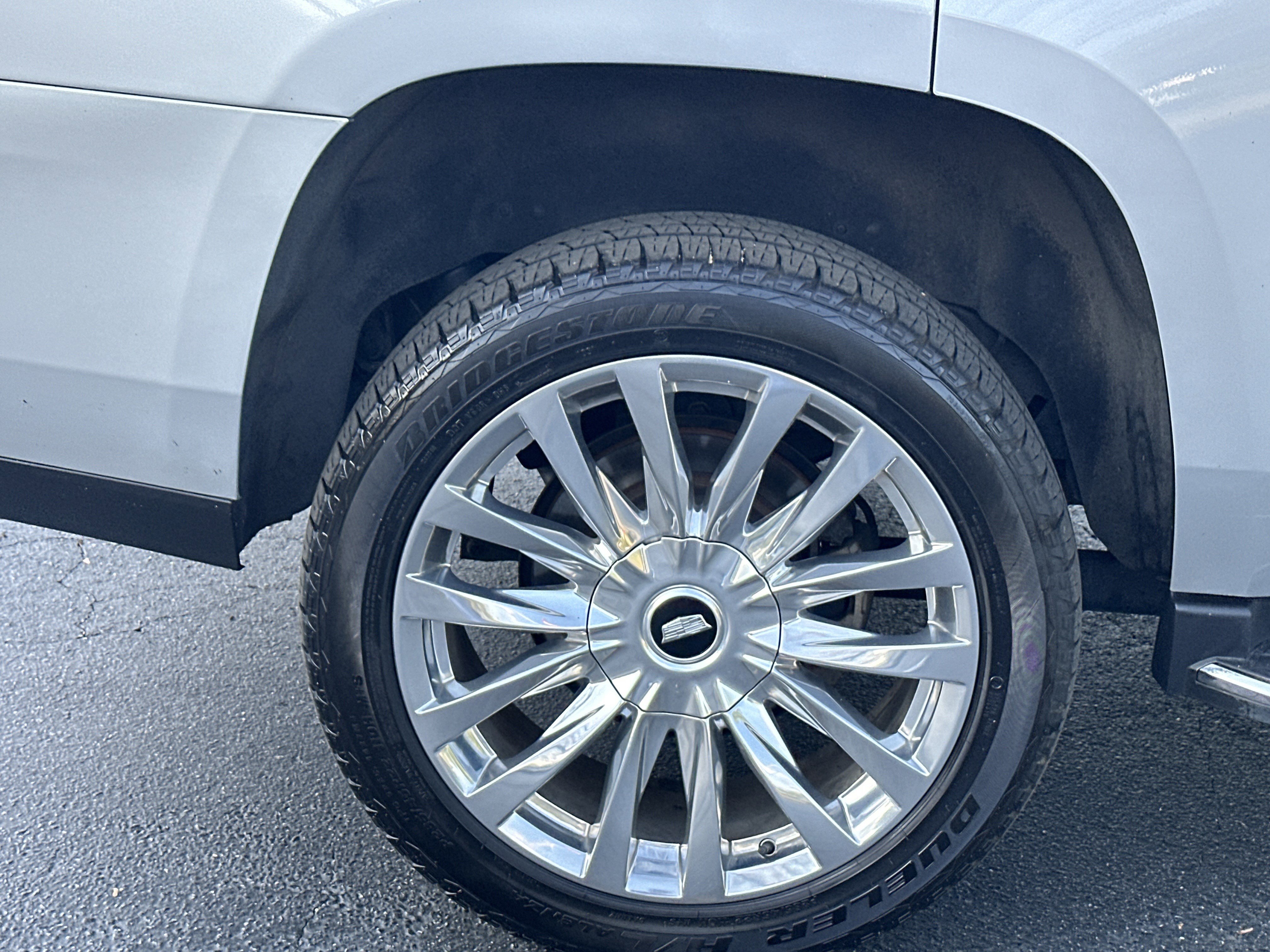 Used 2017 Cadillac Escalade Luxury image 21