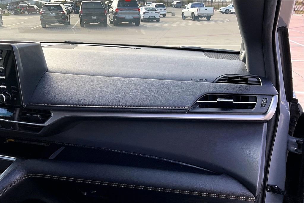 Used 2024 Toyota Sienna XLE Woodland Edition image 19