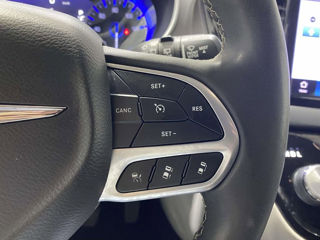 Used 2022 Chrysler Pacifica Touring-L FWD image 22