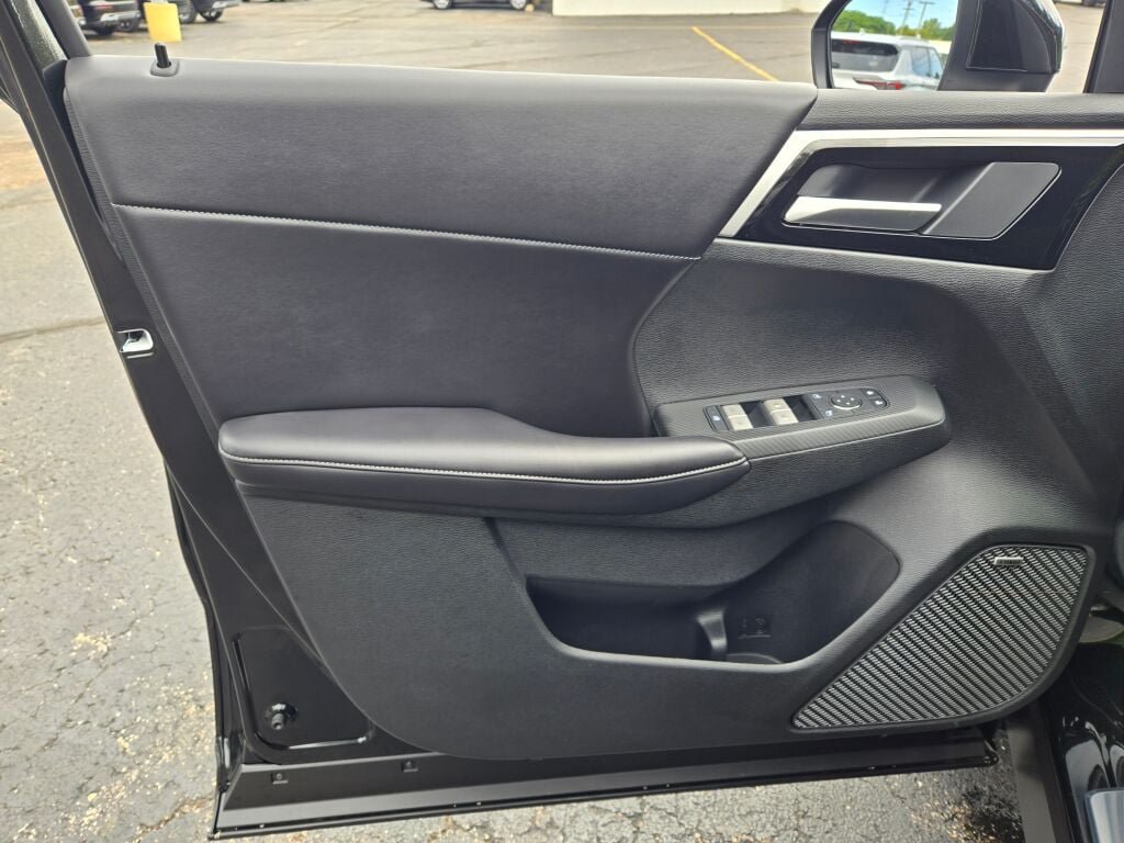 New 2026 Mitsubishi Outlander LE AWD/4WD image 18