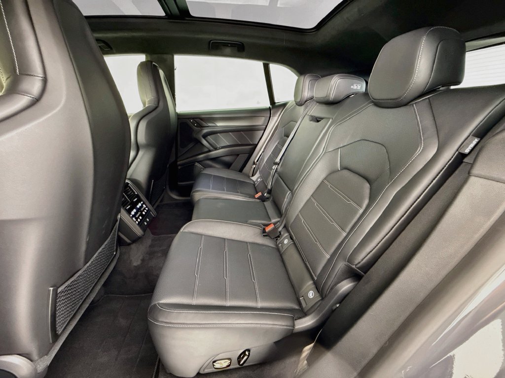 New 2026 Porsche Cayenne Turbo AWD/4WD image 25