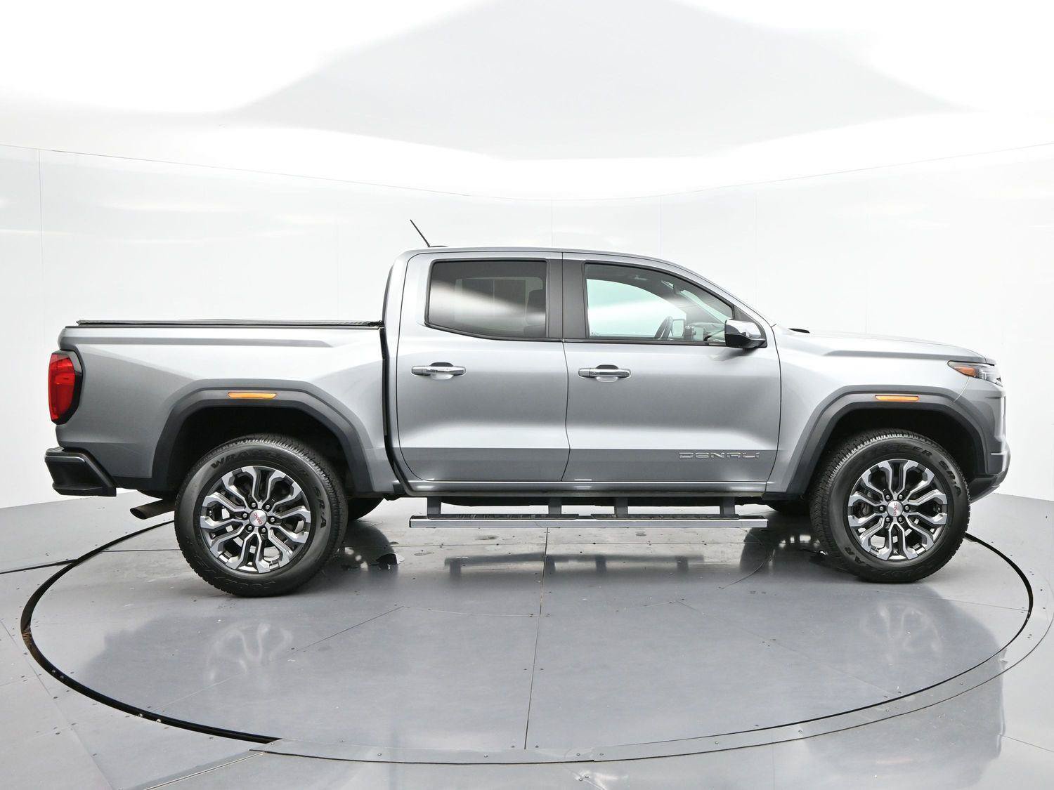 Used 2023 GMC Canyon Denali AWD/4WD image 8