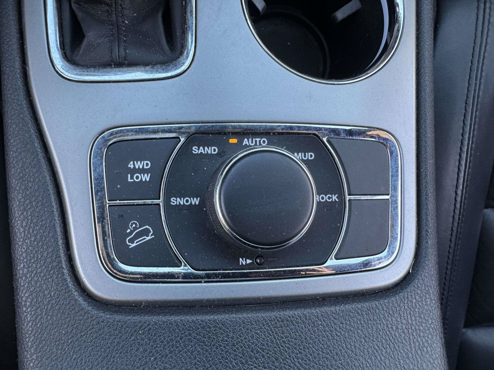 Used 2020 Jeep Grand Cherokee Limited AWD/4WD image 31