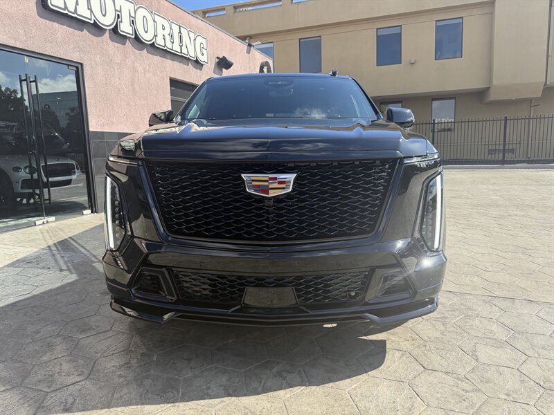 Used 2026 Cadillac Escalade ESV V AWD/4WD image 3