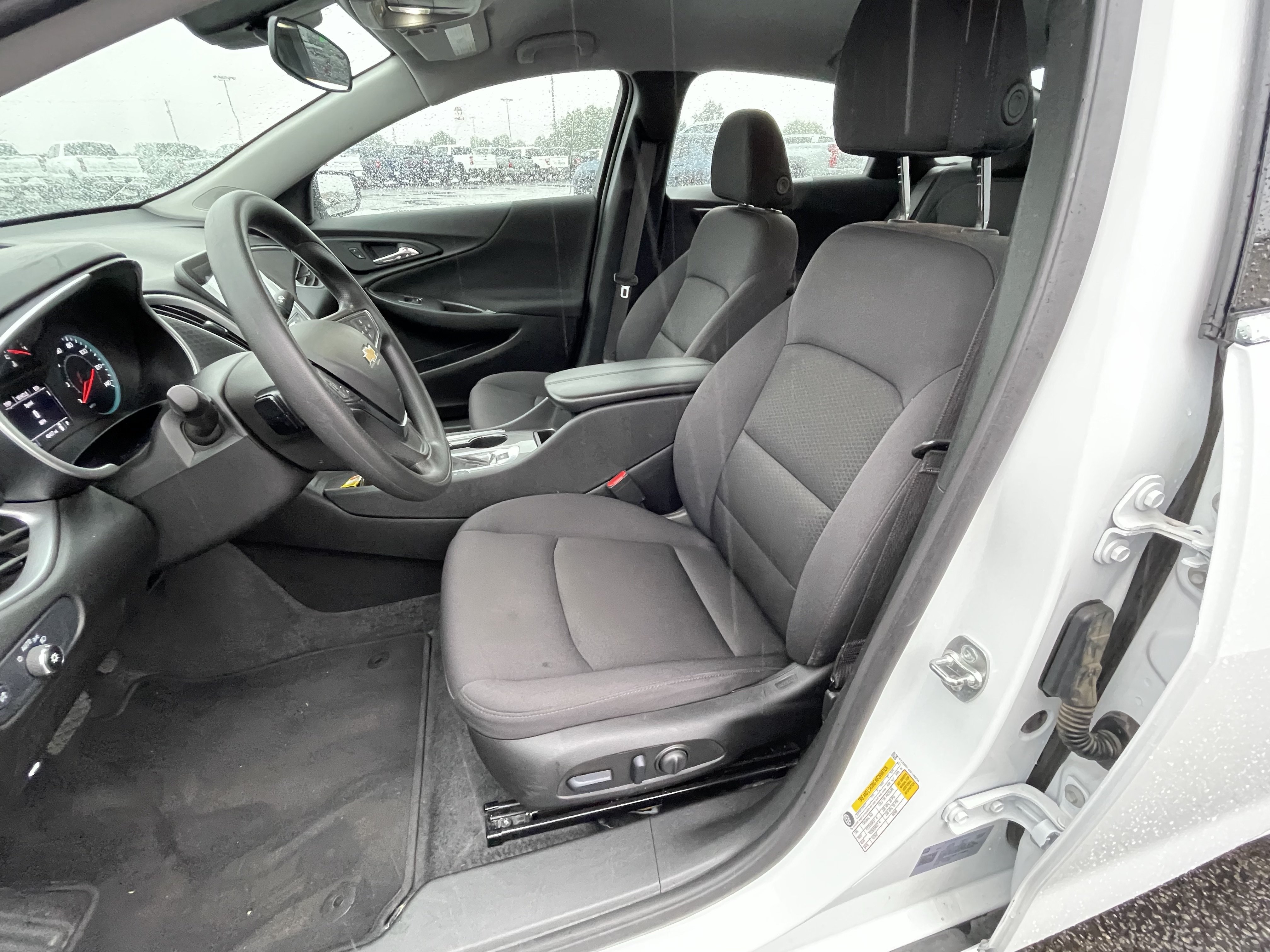 Used 2025 Chevrolet Malibu LT FWD image 11