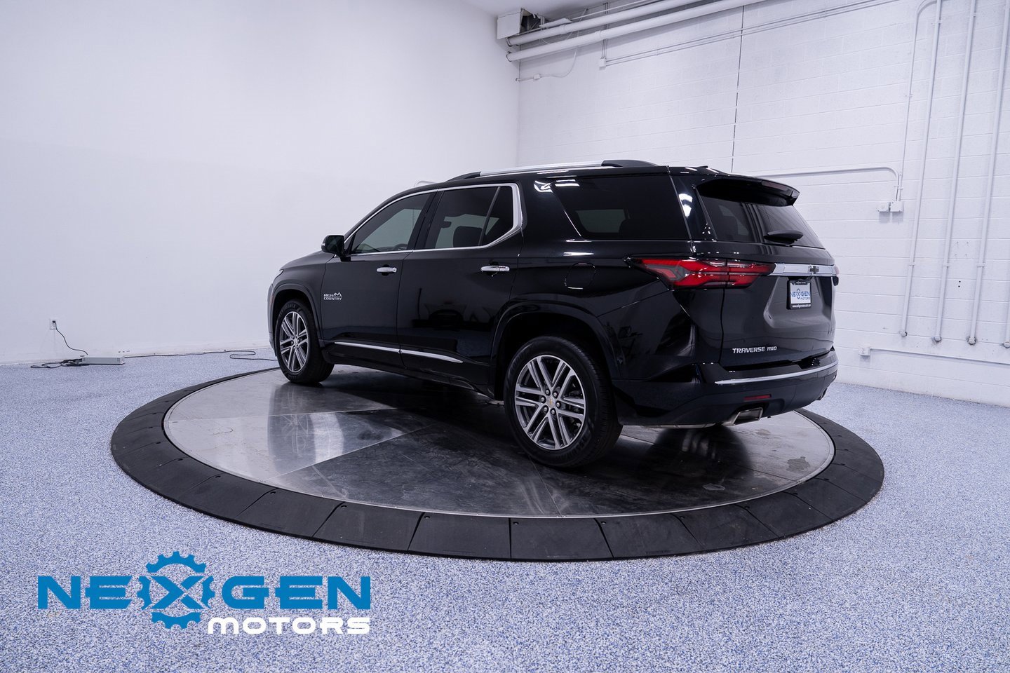 Used 2023 Chevrolet Traverse High Country image 35