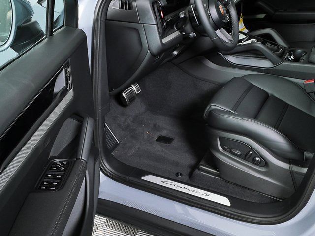 New 2026 Porsche Cayenne S image 8
