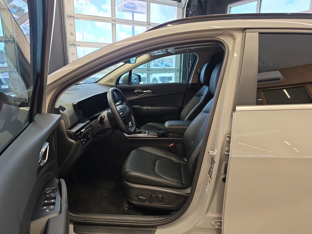 Certified 2026 Kia Sportage EX w/ EX Panorama Roof Package FWD image 15