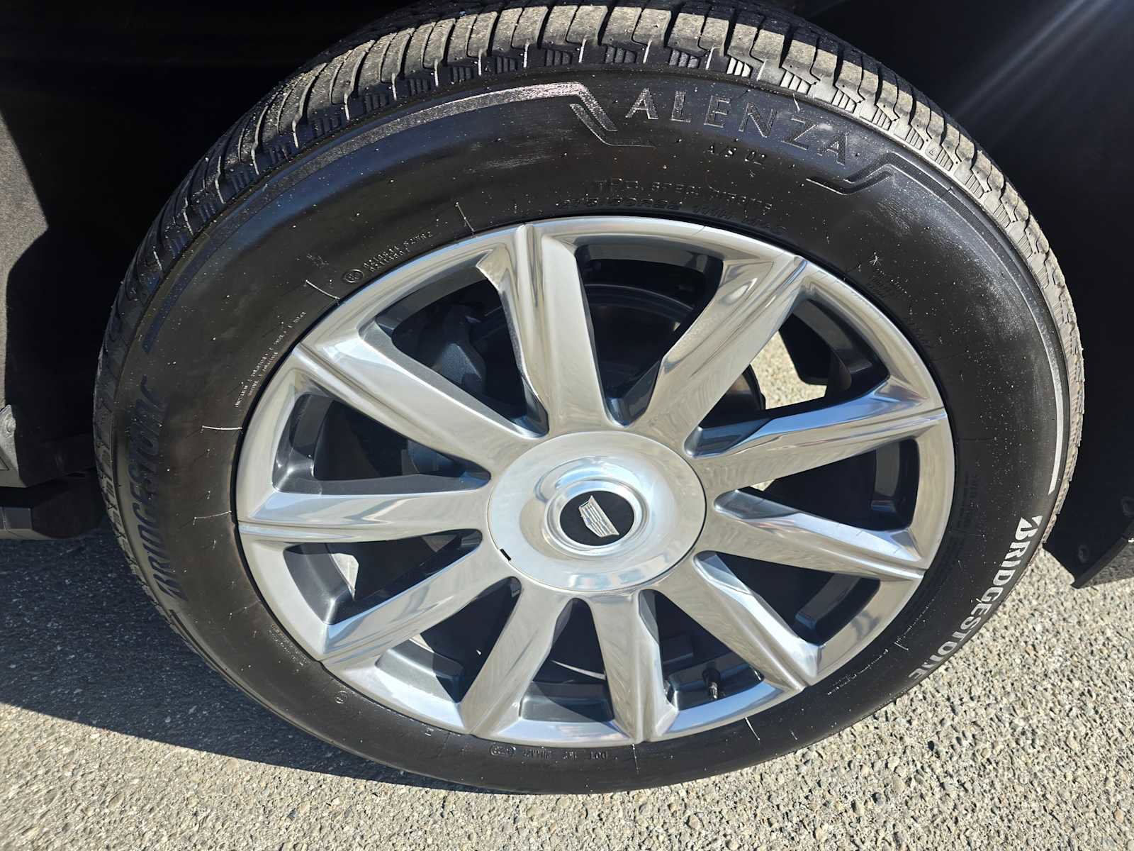 Used 2024 Cadillac Escalade ESV Premium Luxury Platinum image 9