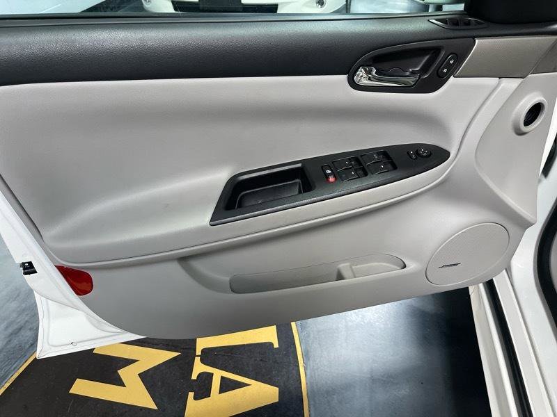 Used 2009 Chevrolet Impala SS w/ Convenience Package FWD image 31