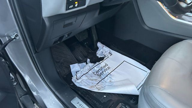 Used 2023 Toyota Highlander Limited image 19