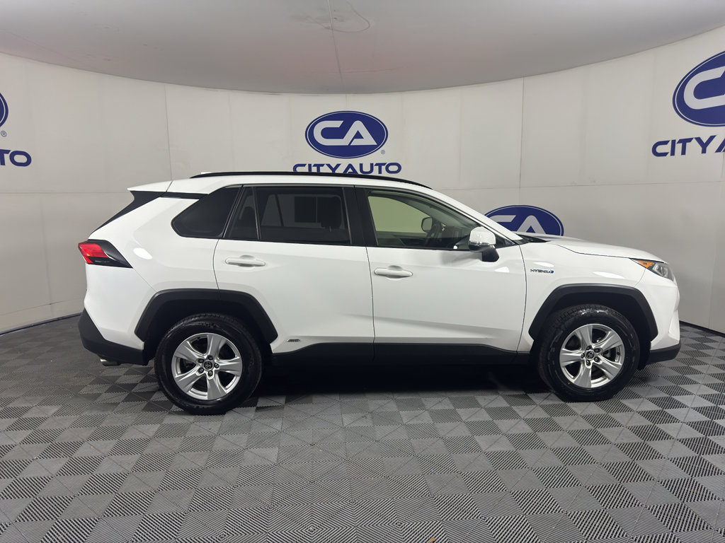 Used 2020 Toyota RAV4 XLE w/ Convenience Package image 2
