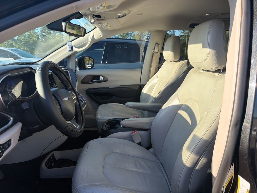 Used 2017 Chrysler Pacifica Touring-L w/ 13 Speaker Alpine Sound Group image 10