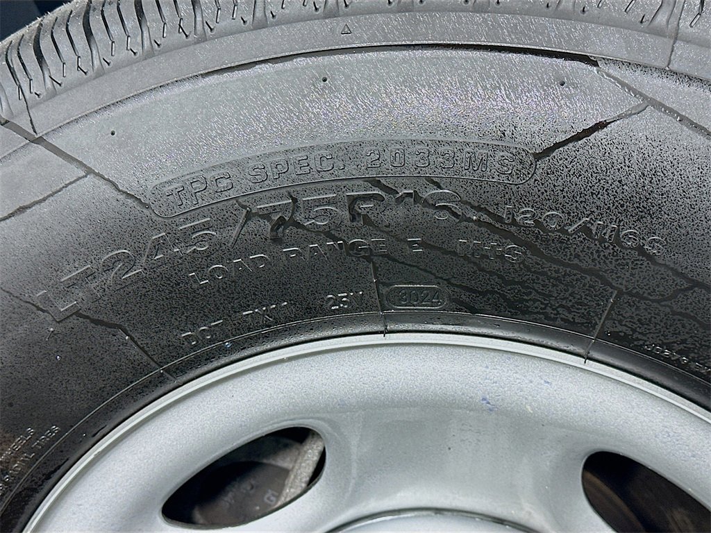 Used 2024 Chevrolet Express 2500 image 31