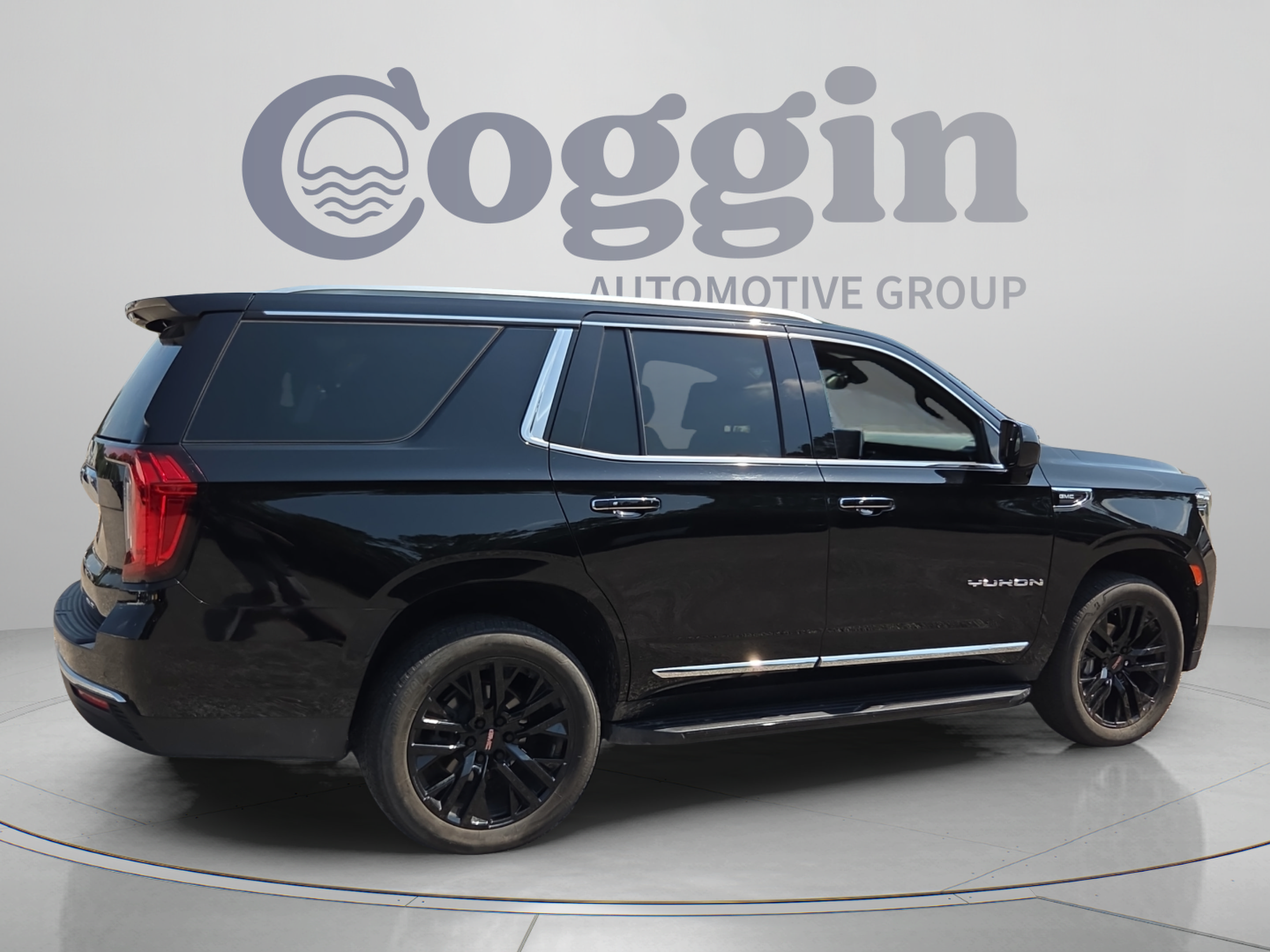 Used 2021 GMC Yukon SLT w/ Rear Media and Nav Package AWD/4WD image 5