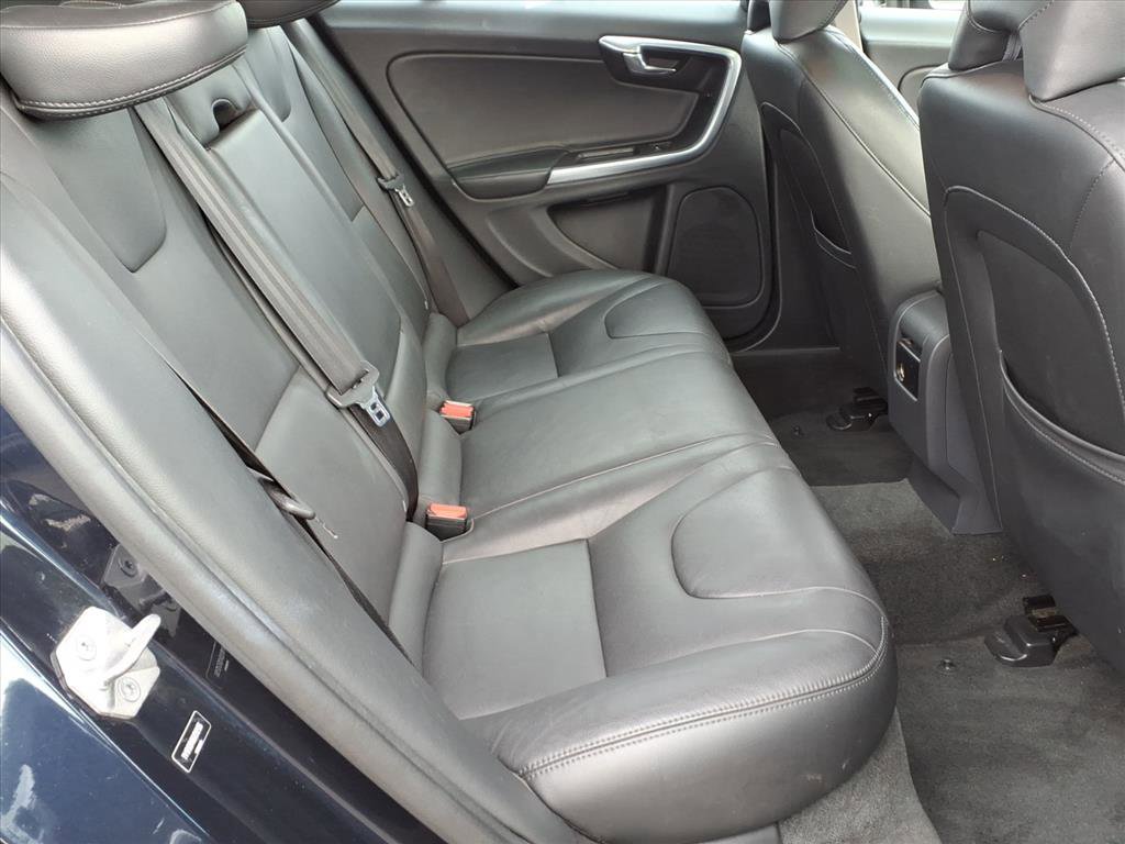 Used 2016 Volvo V60 T5 Premier image 12