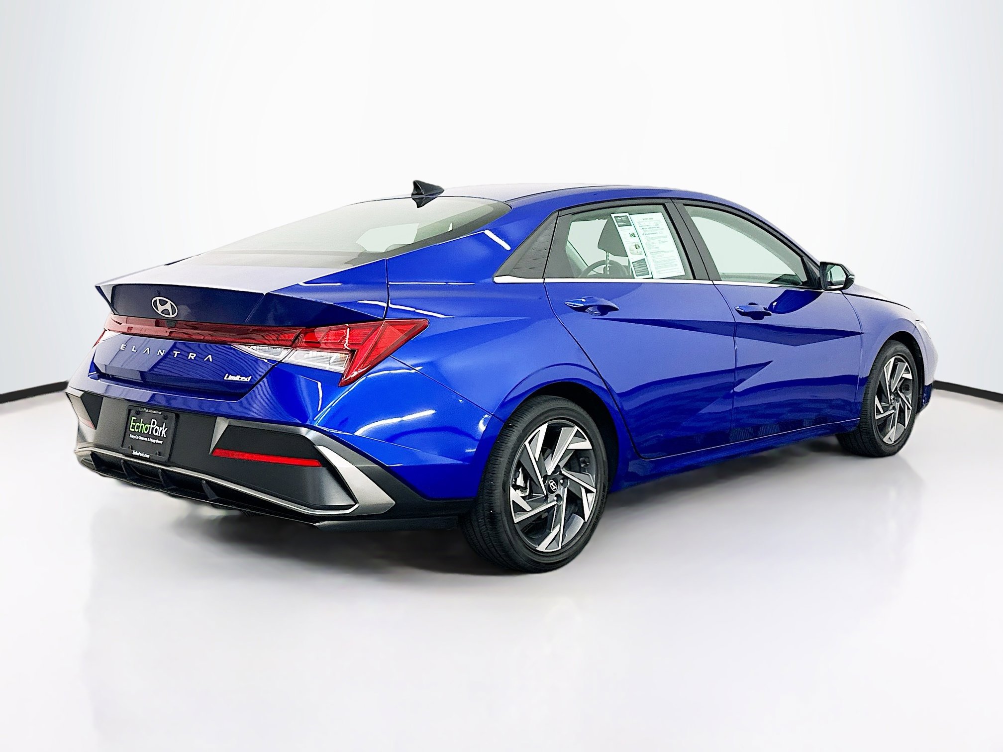 Used 2025 Hyundai Elantra Limited image 9