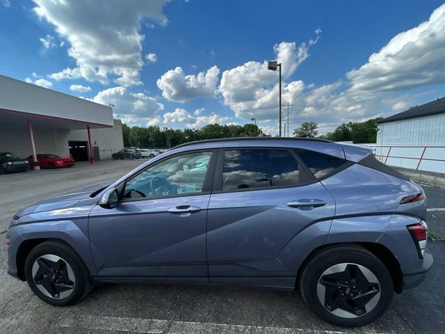 Used 2024 Hyundai Kona SEL FWD image 2
