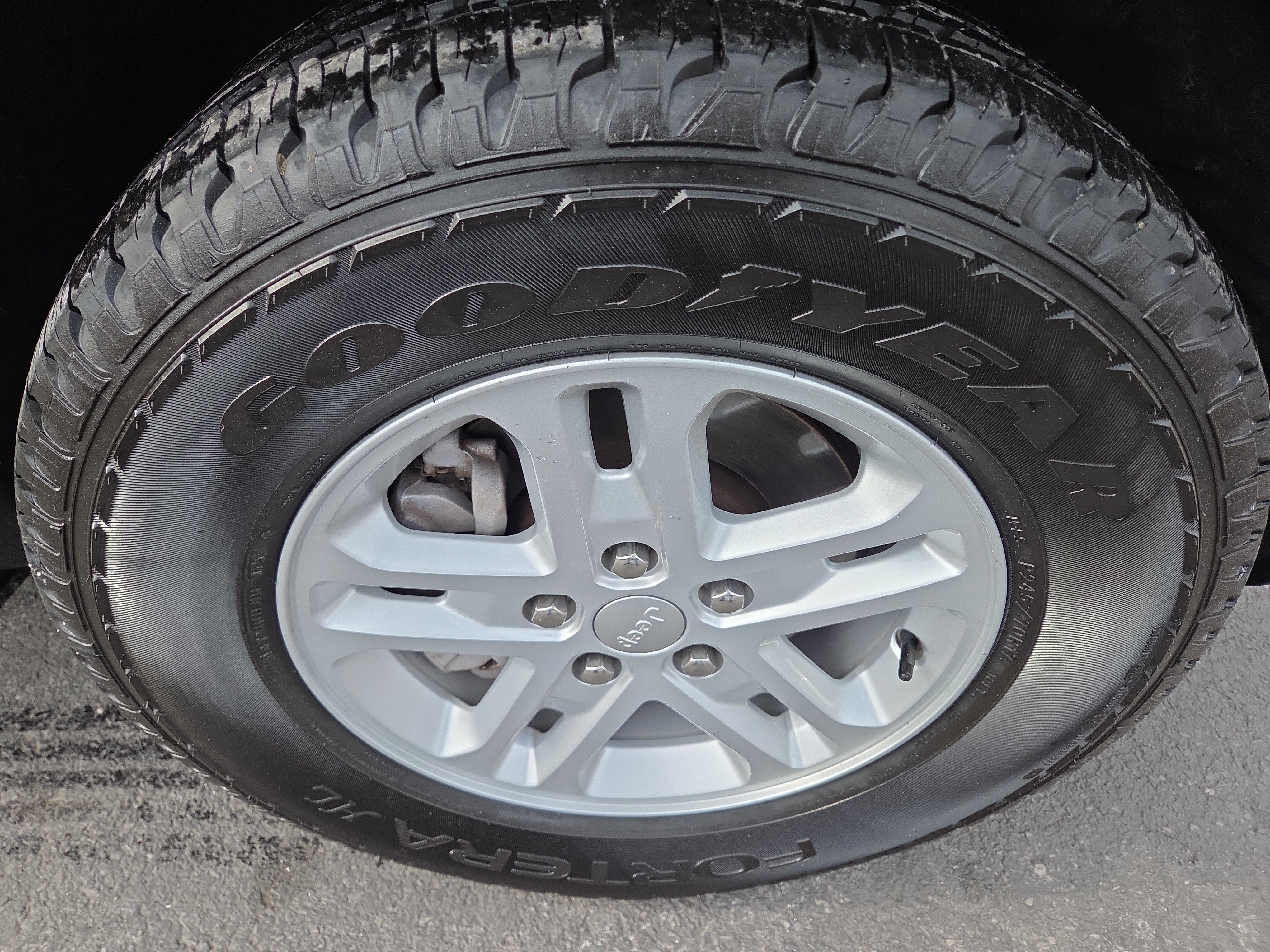 Used 2023 Jeep Grand Cherokee Laredo AWD/4WD image 10