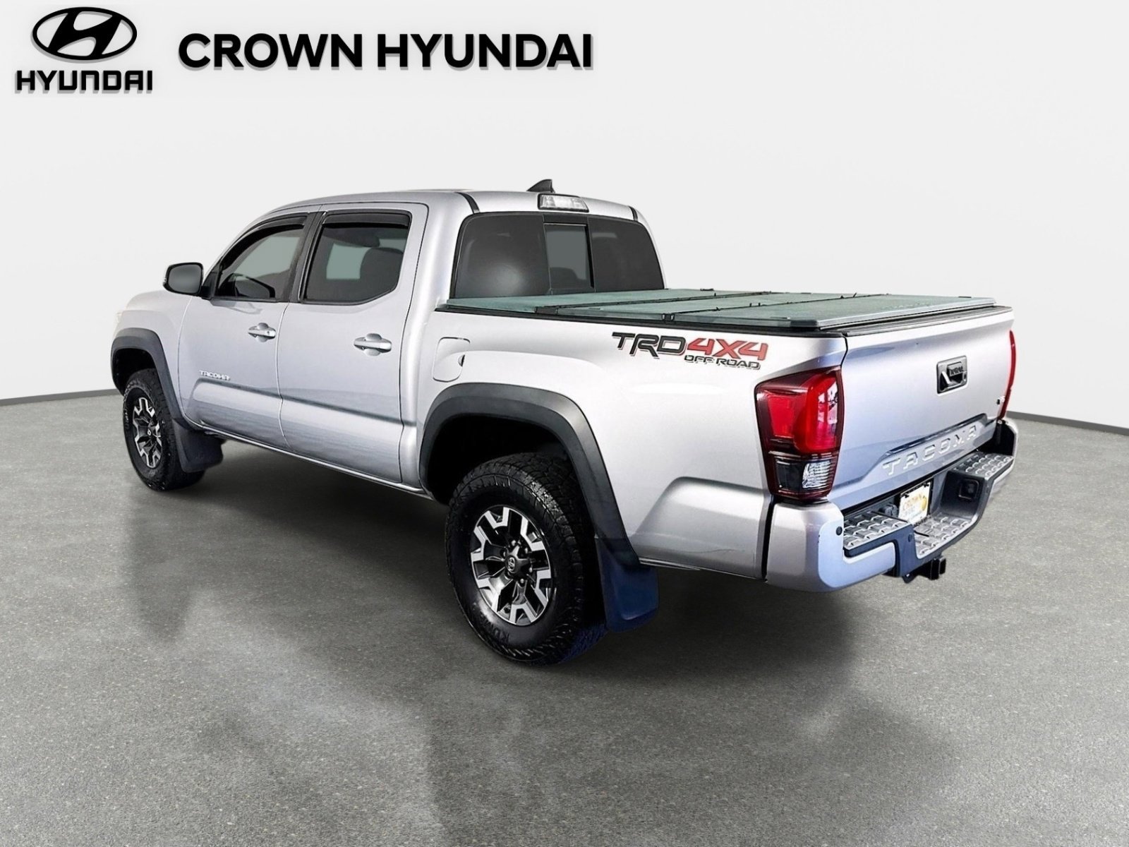 Used 2019 Toyota Tacoma TRD Off-Road w/ Technology Package AWD/4WD image 8