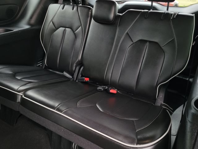 Used 2025 Chrysler Pacifica Limited FWD image 12