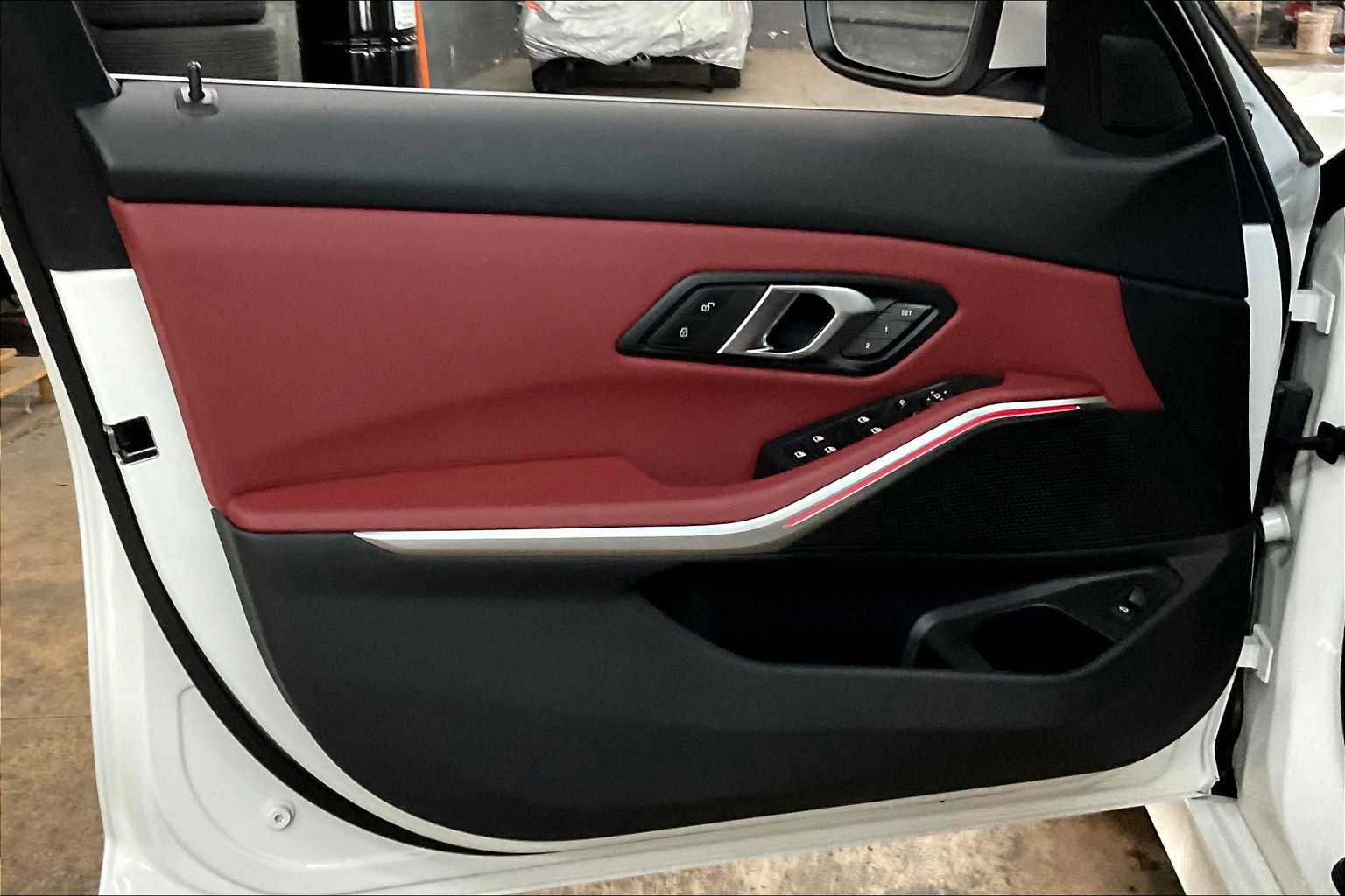 Used 2025 BMW 330i Sedan w/ Premium Package image 26