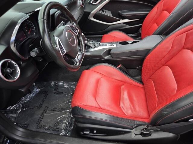 Used 2020 Chevrolet Camaro LT RWD image 4