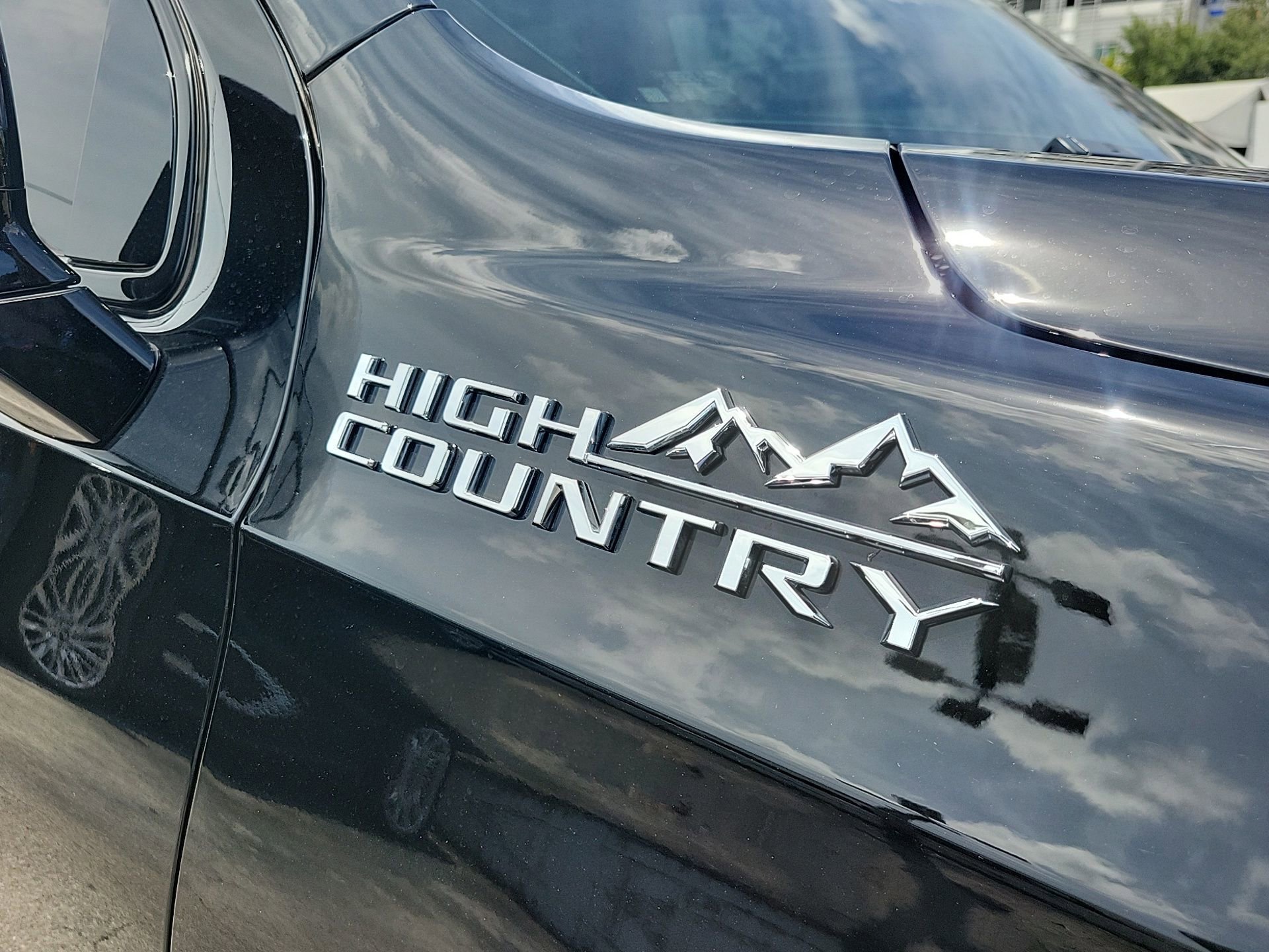 Used 2025 Chevrolet Tahoe High Country RWD image 6