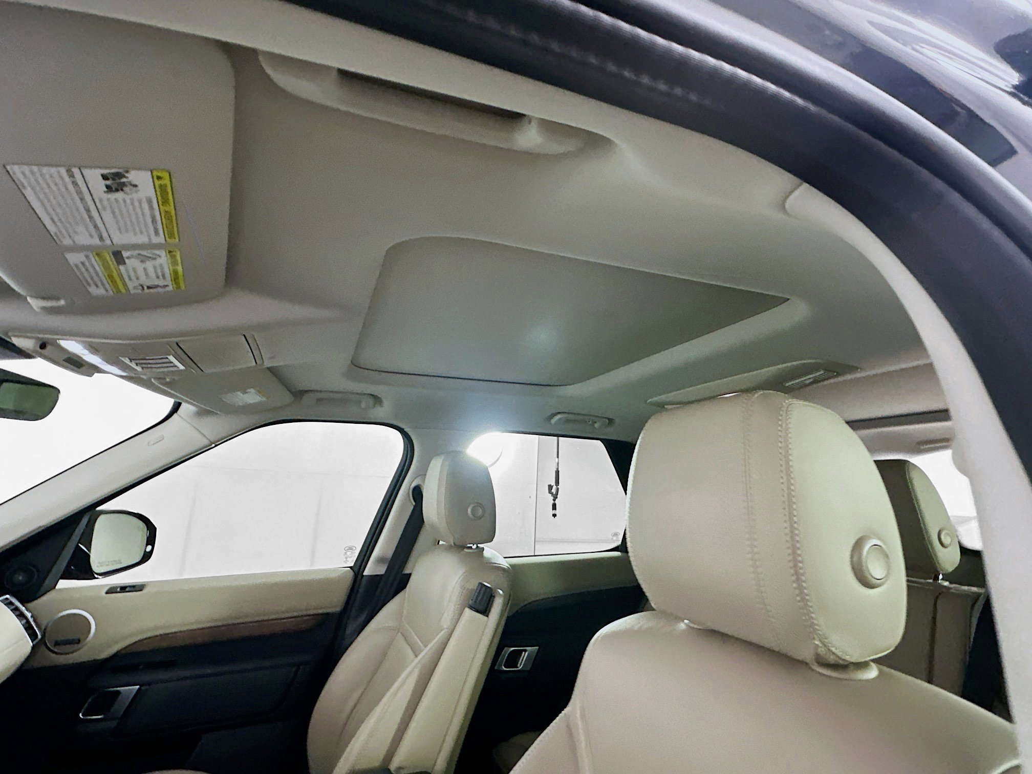 Used 2019 Land Rover Discovery HSE AWD/4WD image 26