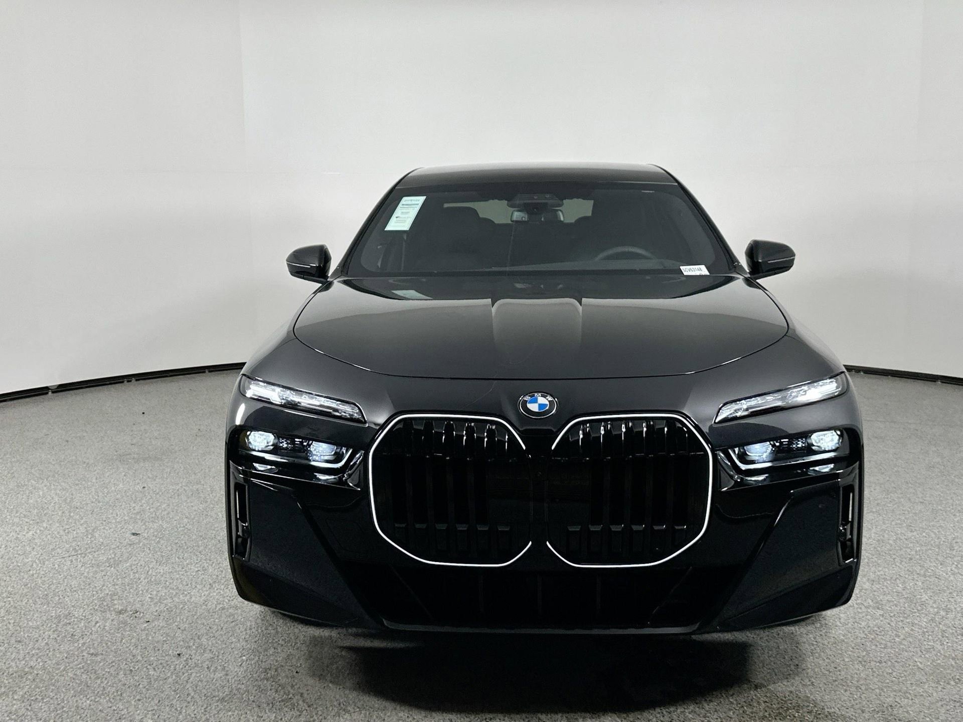 New 2025 BMW 740i xDrive w/ Executive Package image 2