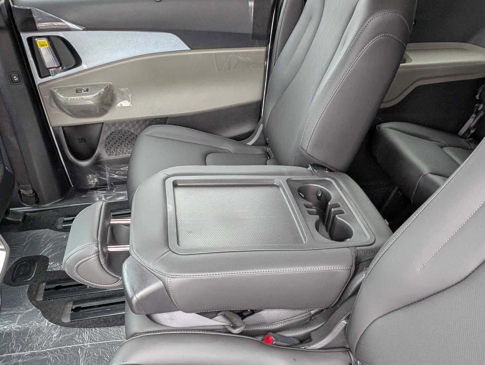 New 2026 Kia Carnival EX FWD image 17