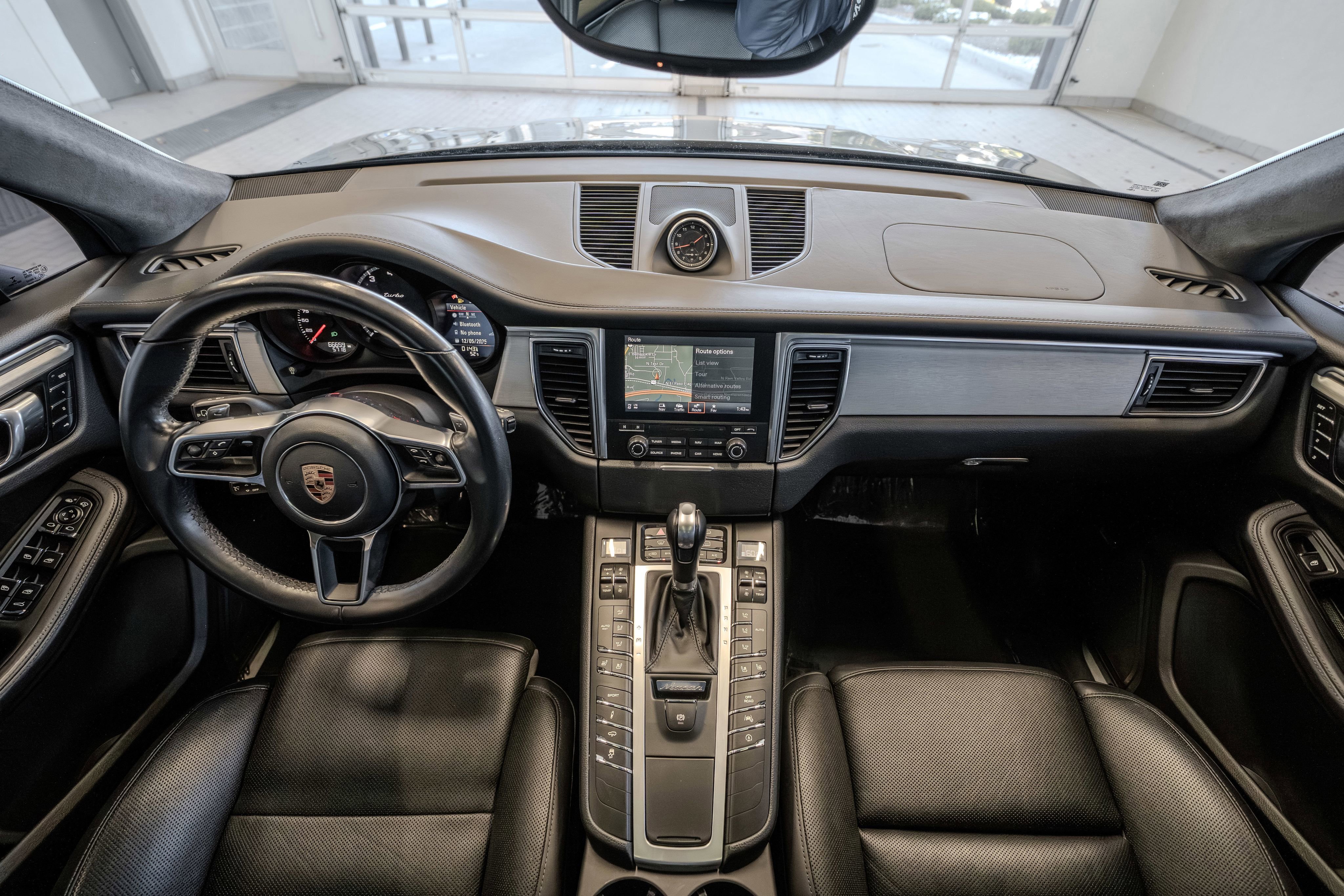 Used 2018 Porsche Macan Turbo w/ Premium Package Plus image 8