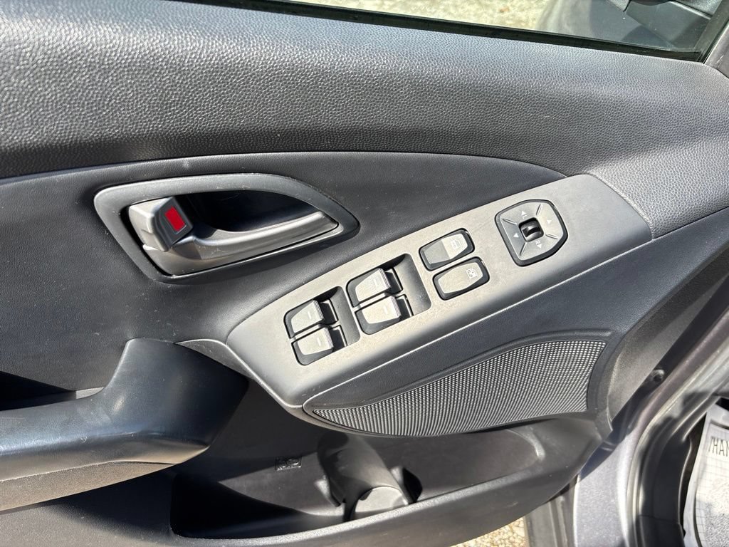Used 2015 Hyundai Tucson SE AWD/4WD image 12