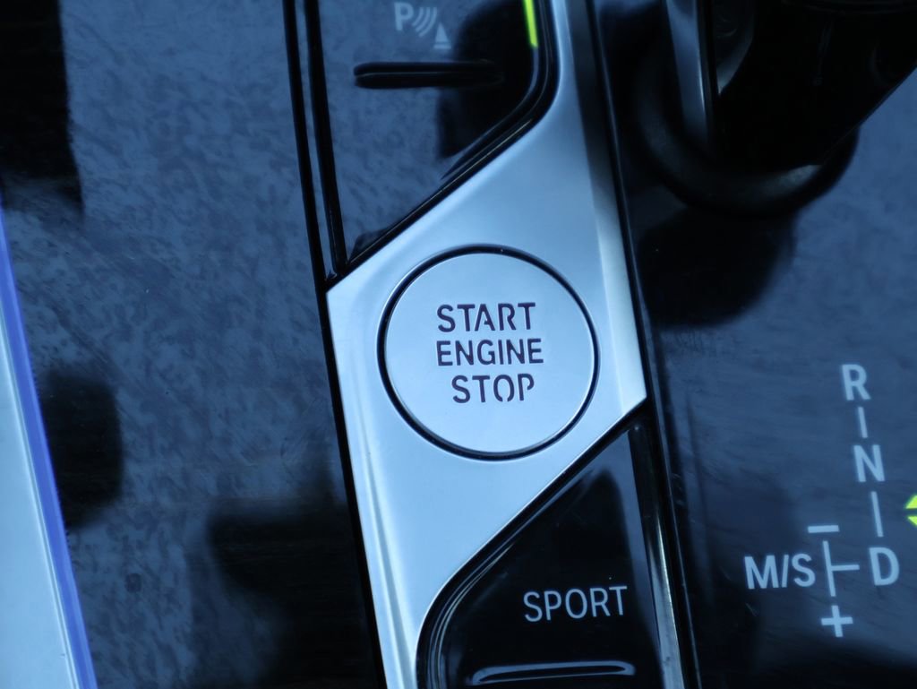 Used 2021 BMW X7 xDrive40i w/ Premium Package image 31