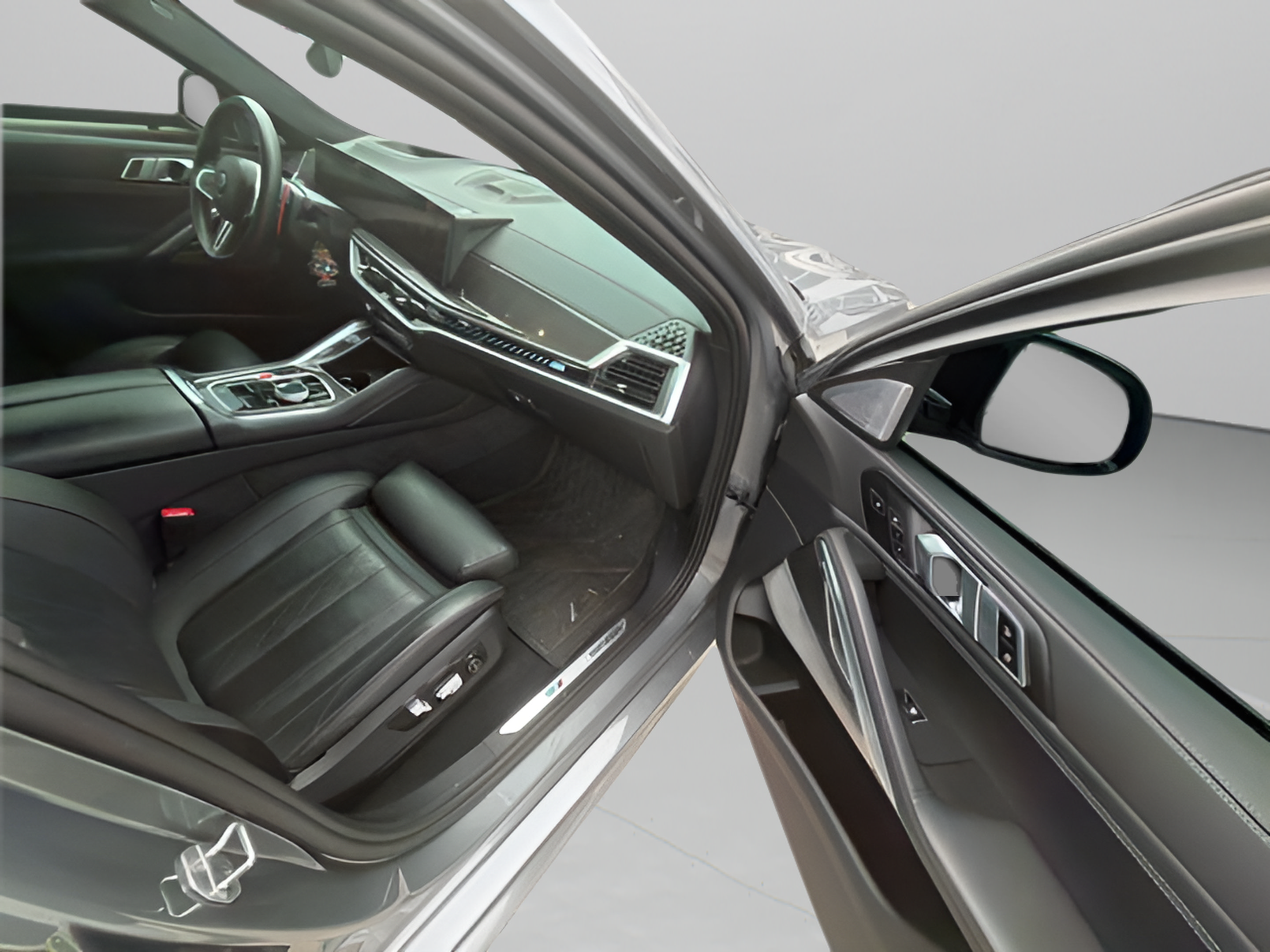 Used 2024 BMW X6 M60i AWD/4WD image 3