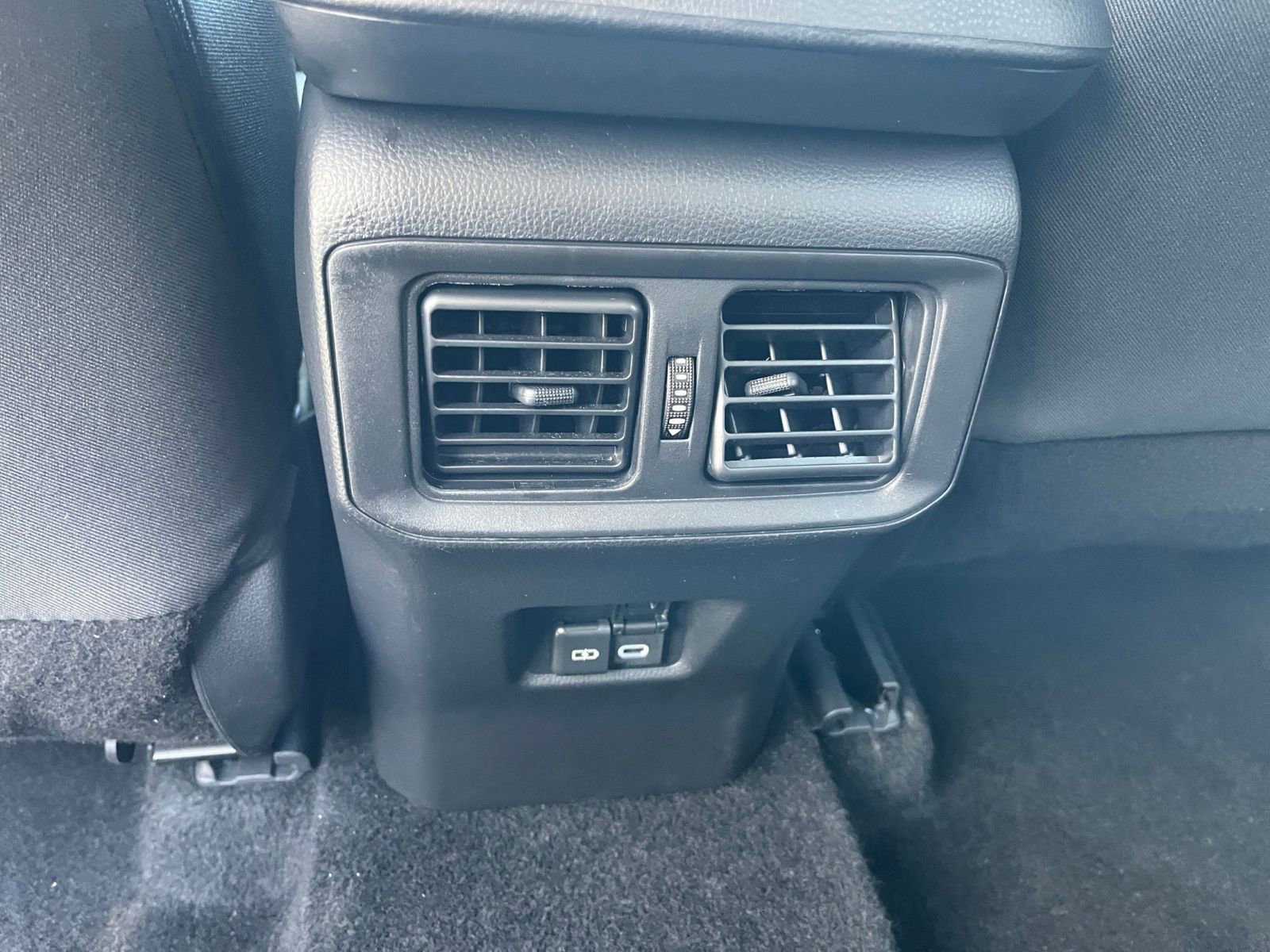 Used 2025 Toyota RAV4 XLE image 24